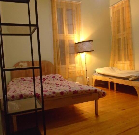 تختخواب در اتاق مشترک, Lotus Garden Hostel Izmir