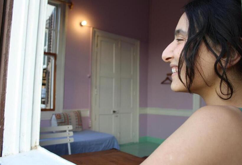 اتاق استاندارد با چشم‌انداز باغ, Lotus Garden Hostel Izmir