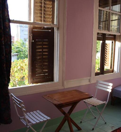 اتاق استاندارد با چشم‌انداز باغ, Lotus Garden Hostel Izmir