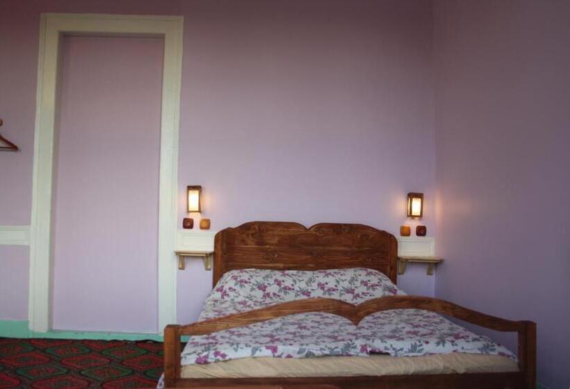 اتاق استاندارد با چشم‌انداز باغ, Lotus Garden Hostel Izmir