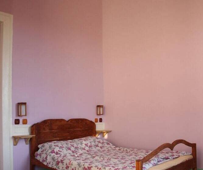 اتاق استاندارد با چشم‌انداز باغ, Lotus Garden Hostel Izmir