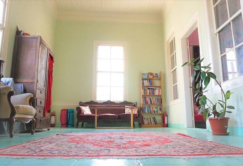 اتاق استاندارد با چشم‌انداز باغ, Lotus Garden Hostel Izmir