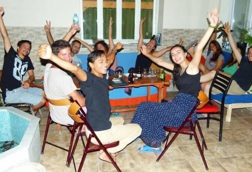 اتاق استاندارد با چشم‌انداز باغ, Lotus Garden Hostel Izmir