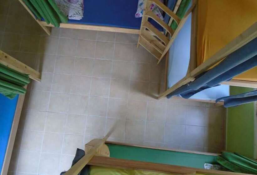 تختخواب در اتاق مشترک, Lotus Garden Hostel Izmir
