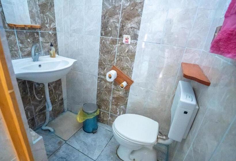 اتاق استاندارد با چشم‌انداز باغ, Lotus Garden Hostel Izmir