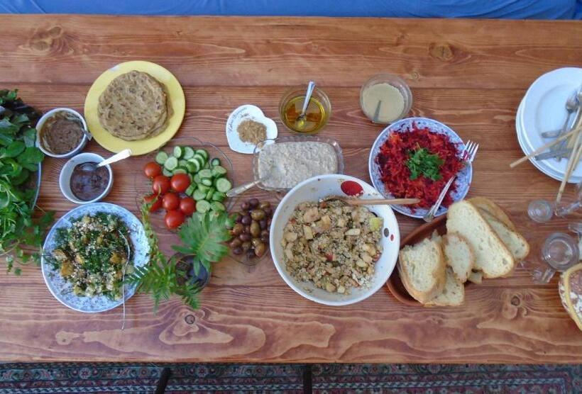 اتاق استاندارد با چشم‌انداز باغ, Lotus Garden Hostel Izmir