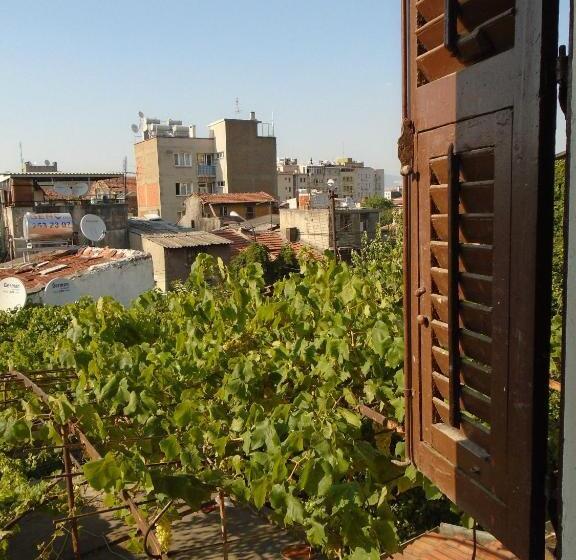 اتاق استاندارد با چشم‌انداز باغ, Lotus Garden Hostel Izmir