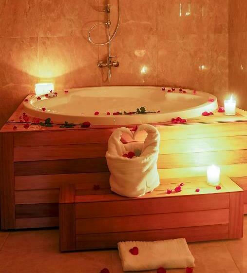 جناح, Royal Hotel Inegol