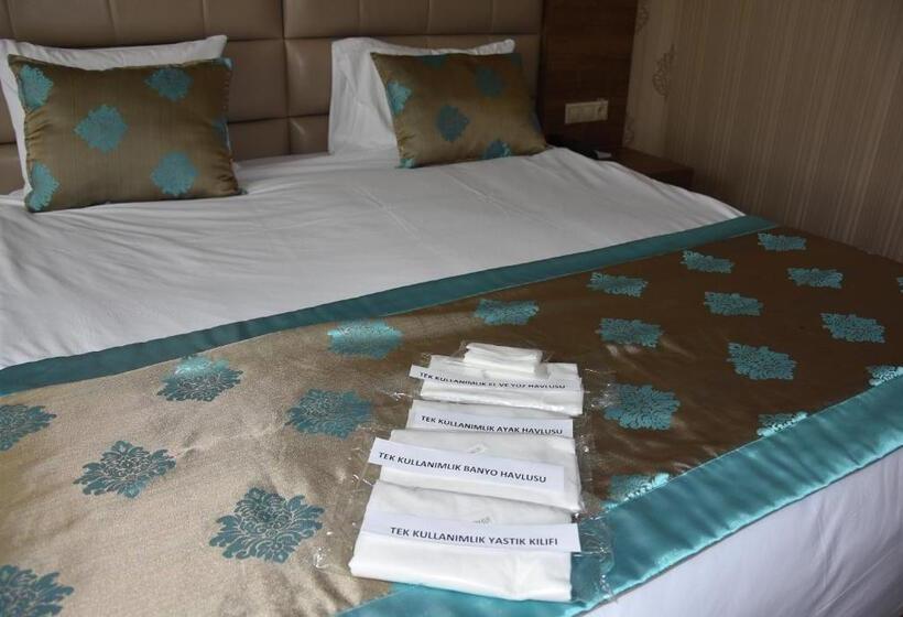 غرفة قياسية ثلاثية, Royal Hotel Inegol