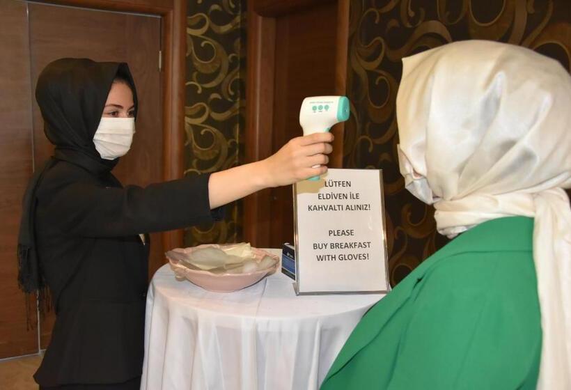 غرفة قياسية ثلاثية, Royal Hotel Inegol