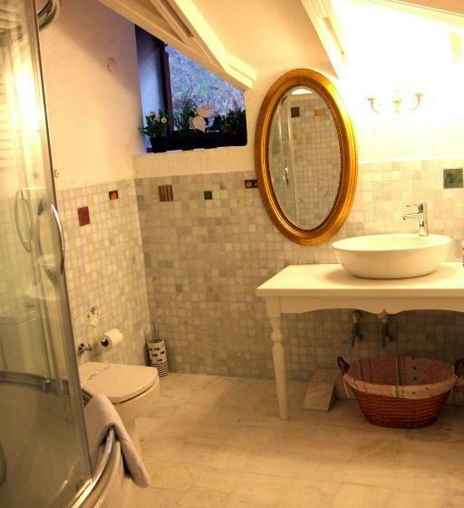 اتاق اکونومی, Aeneas