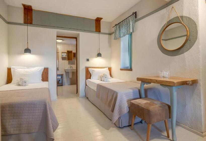 اتاق خانوادگی, Aral Tatil Ciftligi