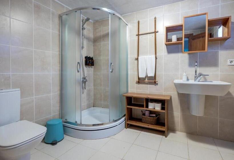 اتاق خانوادگی, Aral Tatil Ciftligi