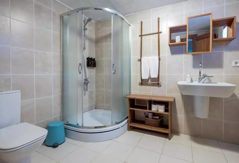 اتاق خانوادگی, Aral Tatil Ciftligi