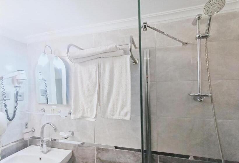 اتاق استاندارد سه نفره, Ceylan