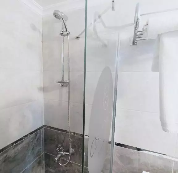 Habitación Familiar, Ceylan