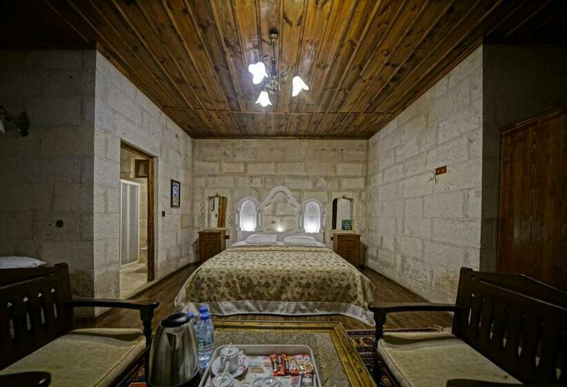 Habitació Triple Deluxe, Gerdis Evi