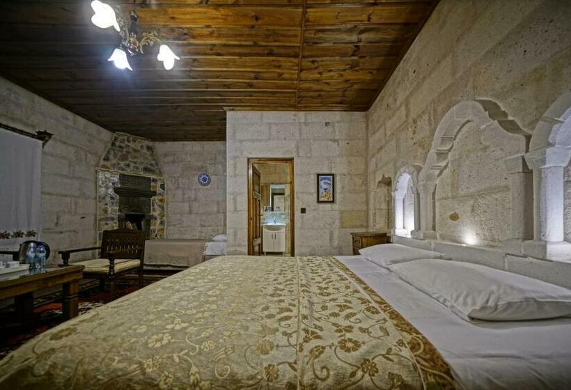 Habitació Triple Deluxe, Gerdis Evi