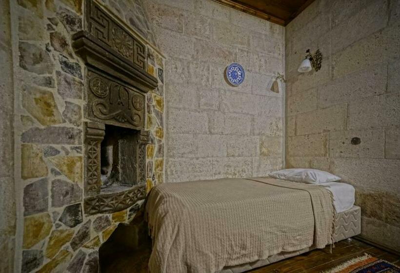 Habitació Triple Deluxe, Gerdis Evi