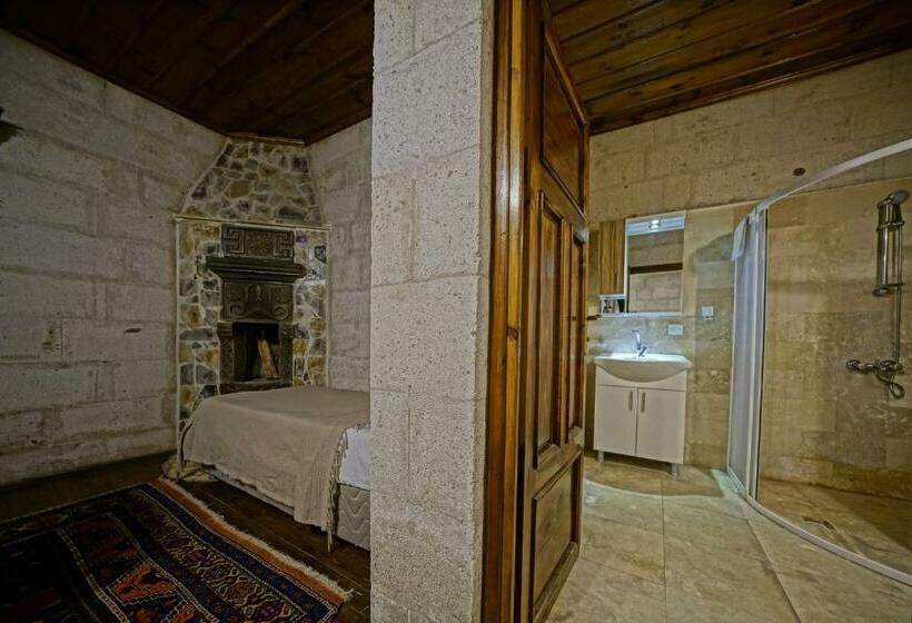 Habitació Triple Deluxe, Gerdis Evi