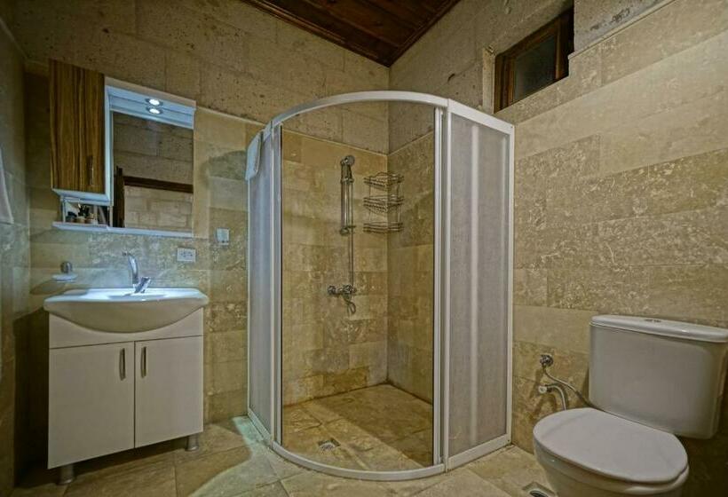 Habitació Triple Deluxe, Gerdis Evi