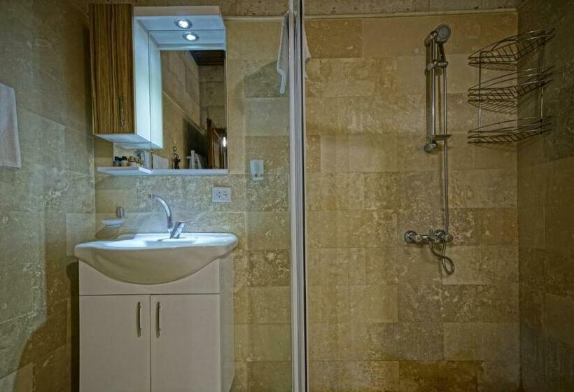 Habitació Triple Deluxe, Gerdis Evi