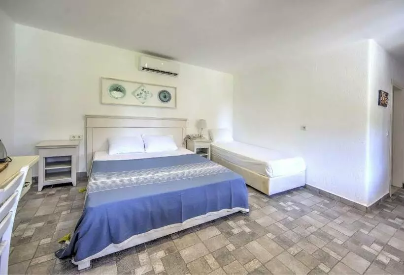 Standard Kolmen Hengen Huone, Kefi Beach & Suites