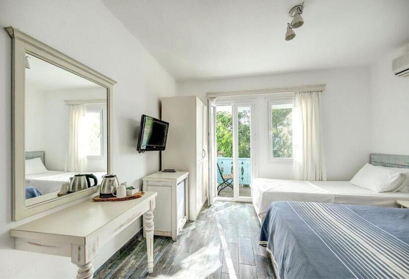 חדר סטנדרט לשלושה, Kefi Beach & Suites