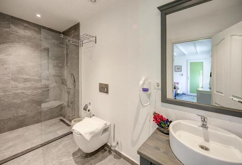 חדר סטנדרט לשלושה, Kefi Beach & Suites