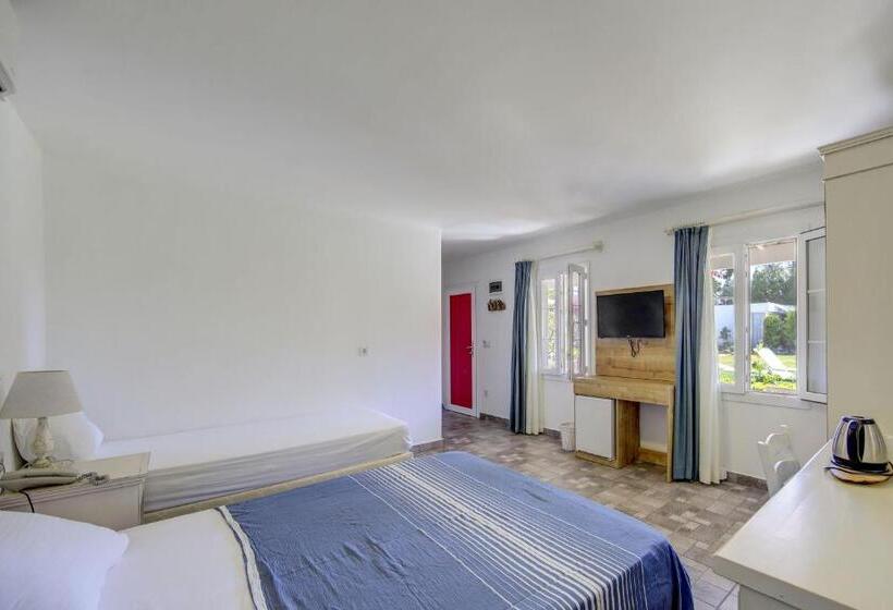 Номер Стандарт Трехместный, Kefi Beach & Suites