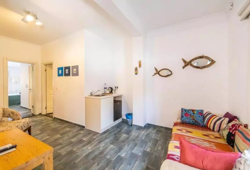 Perhehuone, Kefi Beach & Suites