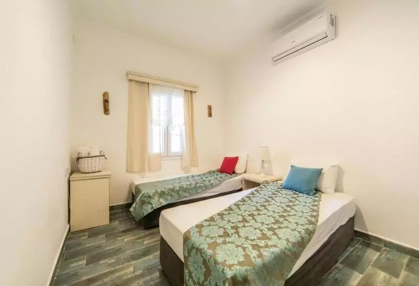 Perhehuone, Kefi Beach & Suites