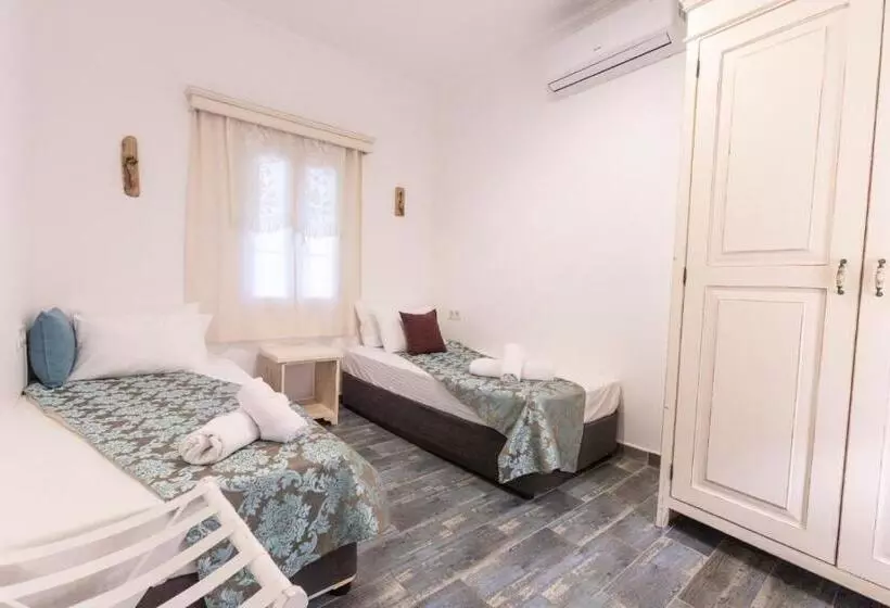 Perhehuone, Kefi Beach & Suites