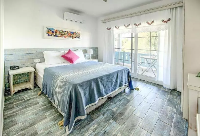 Deluxe-huone Sivuttainen Merinäkymä, Kefi Beach & Suites