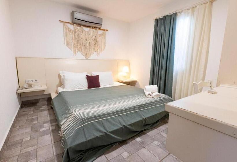 חדר משפחתי חדר אמבטיה משותף, Kefi Beach & Suites