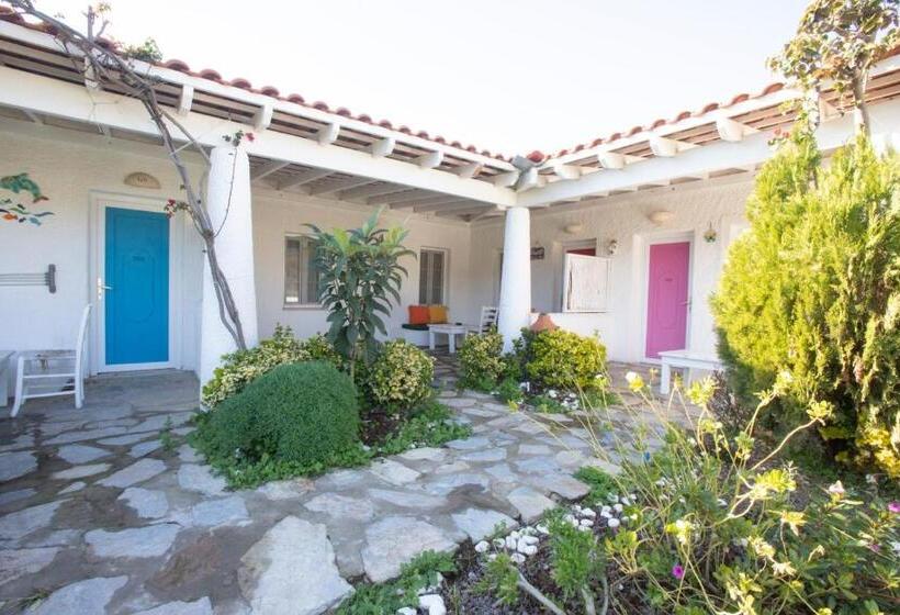 חדר משפחתי חדר אמבטיה משותף, Kefi Beach & Suites