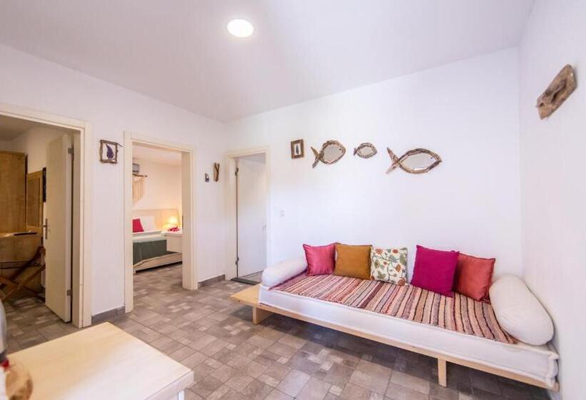 חדר משפחתי חדר אמבטיה משותף, Kefi Beach & Suites