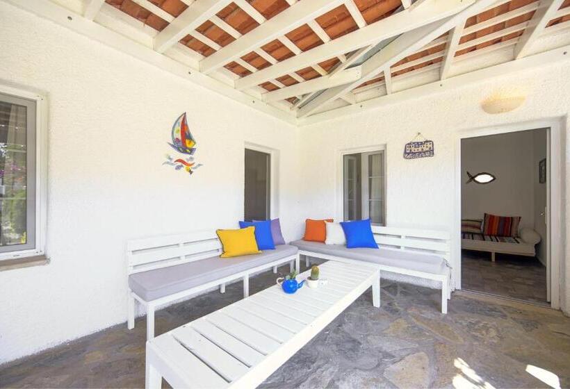 חדר משפחתי חדר אמבטיה משותף, Kefi Beach & Suites