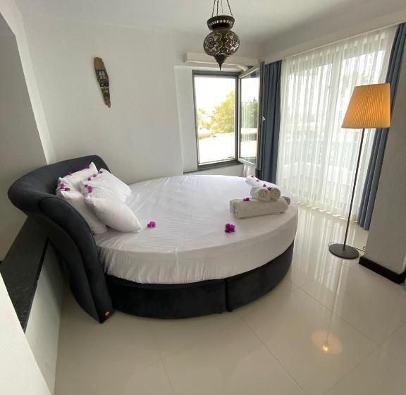 דירת חדר נוף לים, Kefi Beach & Suites