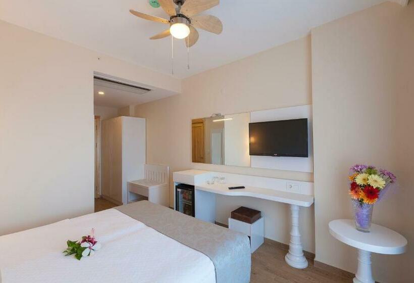 Quarto Estandar com Sacada, Kumluk Otel