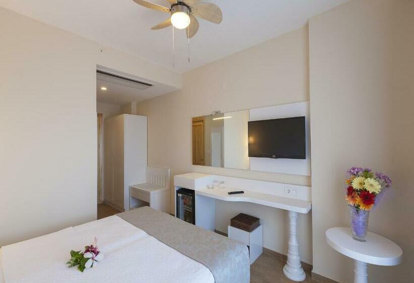 Quarto Estandar Vista Mar com Sacada, Kumluk Otel