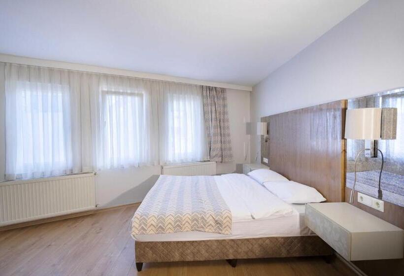 Economy Quadruple Room, Libiza