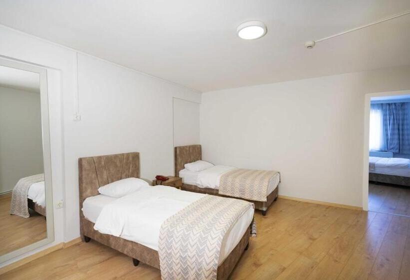 Economy Quadruple Room, Libiza