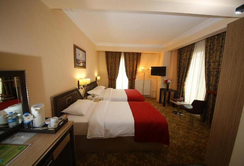 اتاق خانوادگی, My House