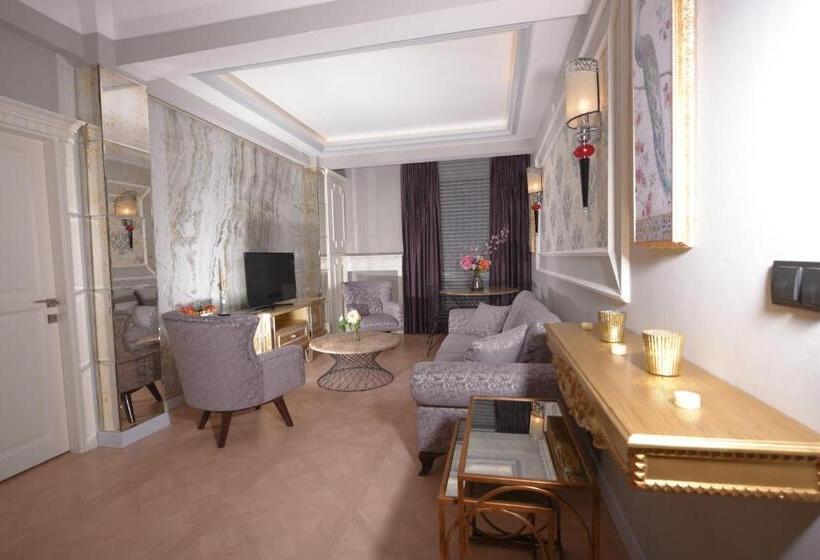 سوئیت با تخت بزرگ, My House