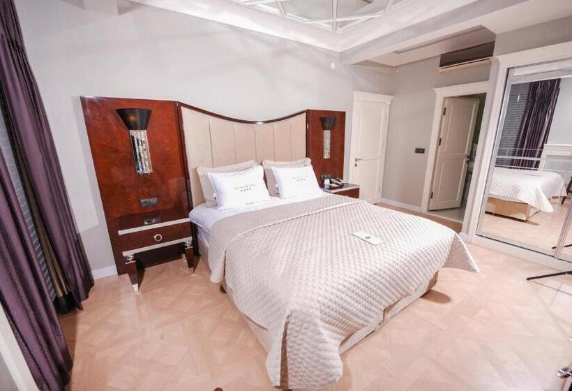 سوئیت با تخت بزرگ, My House