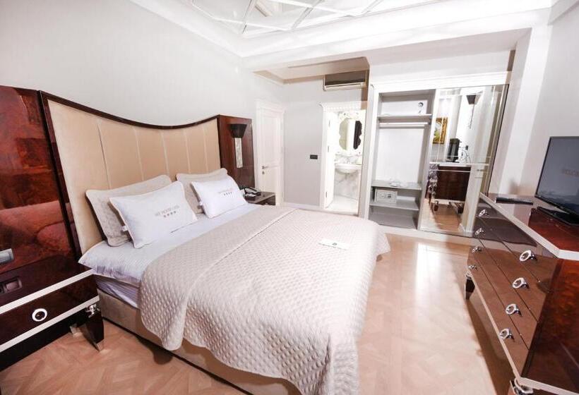 سوئیت با تخت بزرگ, My House