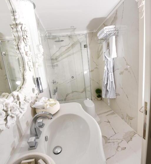 سوئیت با تخت بزرگ, My House