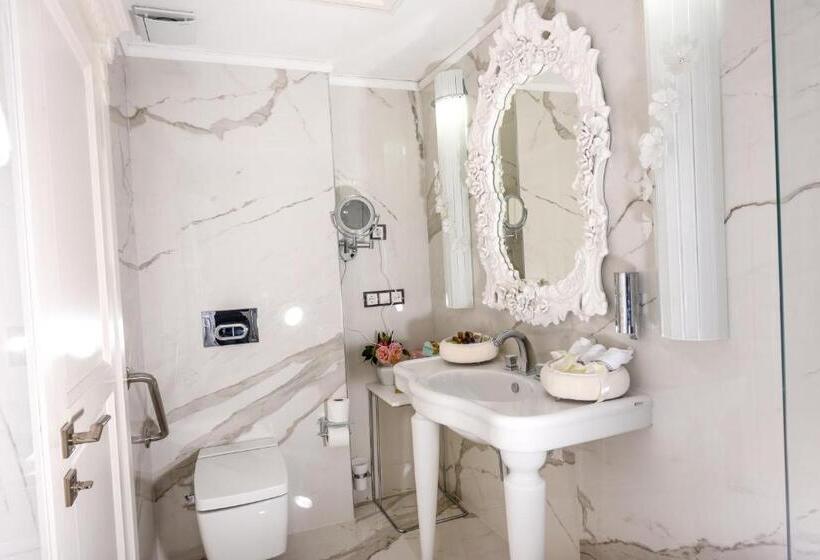 سوئیت با تخت بزرگ, My House