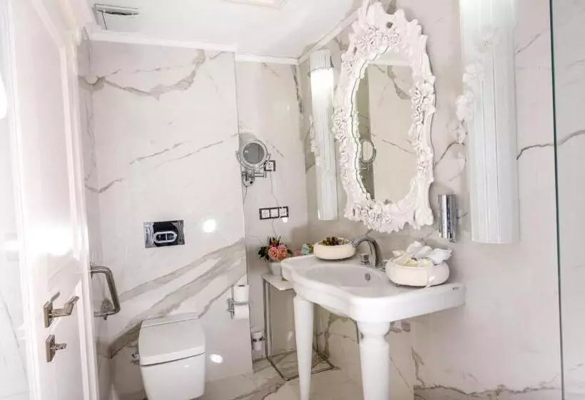 سوئیت با تخت بزرگ, My House